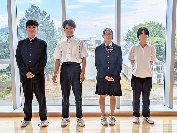 村山産業高等学校制服写真