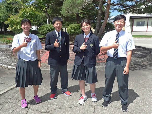 新庄南高等学校金山校制服写真